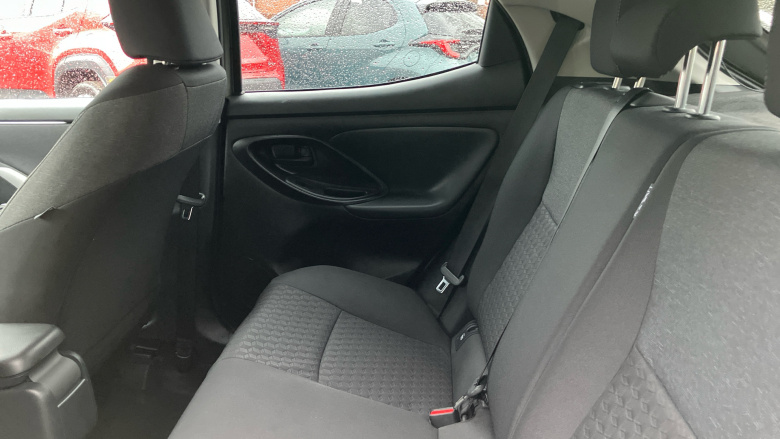 Toyota Yaris 1.5 Hybrid Design 5dr CVT Hybrid Hatchback